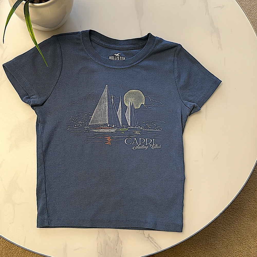 Hollister women’s blue baby tee
